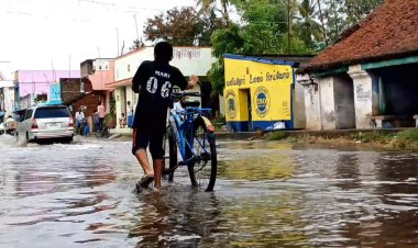 மழைநீருடன் கழிவு நீர் தெருக்களில் ஓட்டம்