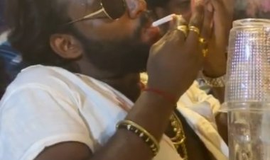 அங்கன்வாடி மையத்தில் சரக்கு -  தம் - பட்டாக்கத்தியுடன் ரீல்ஸ்! ஆளுங்கட்சி பிரமுகர் மகனை கைது செய்து விடுவித்தனர்!