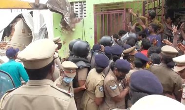 ஆக்கிரமிப்பை அகற்ற வந்த அதிகாரிகளை விரட்டிய குடியிருப்பு வாசிகள்!