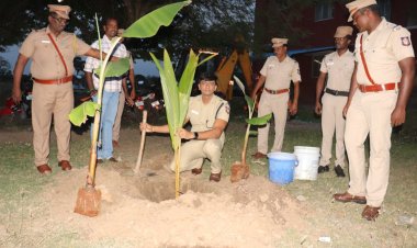 டூ வீலருடன் பிடிபட்ட பாண்டி சாராயம்!  காவல் நிலையத்தில் எஸ்.பி.ஆய்வு!