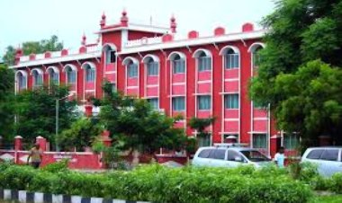 சாமியாரின் மடியில் இளம் பெண்...வன்மம் கக்கியவருக்கு ஜாமின் மறுப்பு!