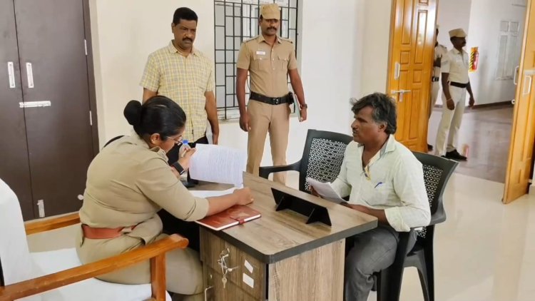 எஸ். ஐ. மீது எ.ஸ்பியிடம் புகார்! செல்லாத ரூ.2000/-த்தை மாற்றிக் கொடுப்பதாக ஏமாற்று வேலை!