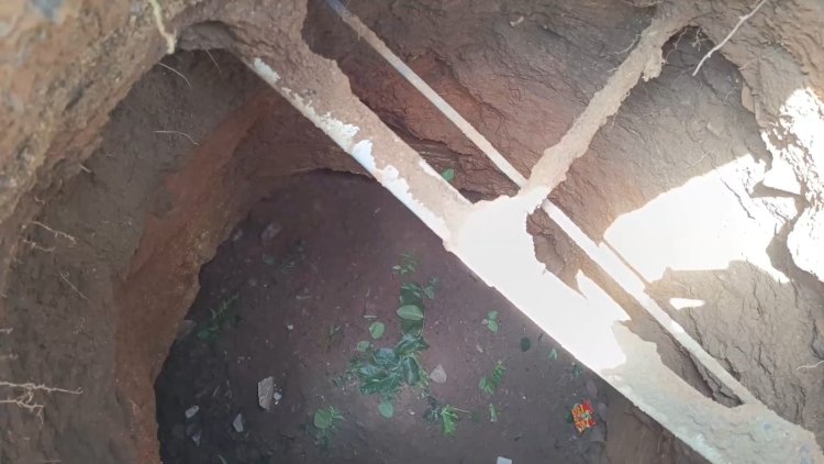 . திடீர்பள்ளம்! பண்டகக் குழியாக இருக்கலாம் என தகவல்!