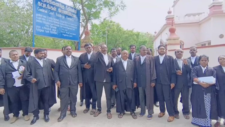 சமஸ்கிருதத்தில் சட்ட பெயர்கள் வேண்டாம்! இராணிப்பேட்டை சோளிங்கர் வழக்கறிஞர்கள் ஆர்பாட்டம்!