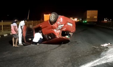 கார், சொகுசு பேருந்து, சுற்றுல்லா வேன் அடுத்தடுத்து மோதல்!