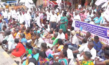 எங்களுக்கு இலவச அரிசி கூட கொடுப்பதில்லை! மாற்று திறனாளிகள் ஆர்பாட்டம்!