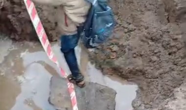 டூவீலருடன் பள்ளத்தில் விழுந்த வாலிபர்! ஆட்சியர் உத்தரவை கேட்காத மாநகராட்சி  அலுவலர்கள்!