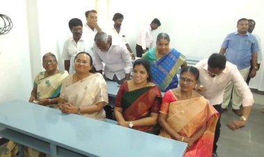 வகுப்பறையில் அமர்ந்த கலெக்டர்! வேலூர்....திருப்பத்தூர் மாவட்டம்!