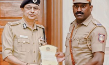 சிறந்த காவல் நிலையமாக இராணிப்பேட்டை தேர்வு! இன்ஸ்பெக்டர் பார்த்தசாரதியிடம் கோப்பையை வழங்கிய டிஜிபி!