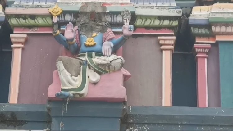 பழைய கோவில் மீது விழுந்த இடி! தீங்கு வருமா என அச்சம்?