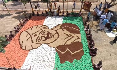 தேசிய கொடியில் பாரதியாரின் படம் வரைந்த மாணவர்கள்! லண்டன் புக்ஸ் ஆஃப் வேல்டு ரெக்கார்ட்ஸ்சில் பதிவு!!