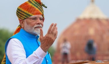 பின் புலம் இல்லாத ஒரு லட்சம் இளைஞர்களை அரசியலில் இணைக்க வேண்டும் பிரதமர் மோடி சுதந்திர திப விழாவில் பேச்சு!