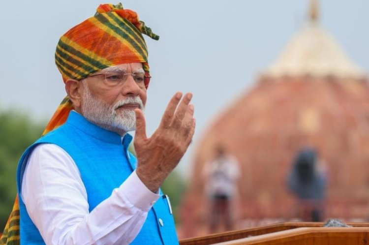 பின் புலம் இல்லாத ஒரு லட்சம் இளைஞர்களை அரசியலில் இணைக்க வேண்டும் பிரதமர் மோடி சுதந்திர திப விழாவில் பேச்சு!
