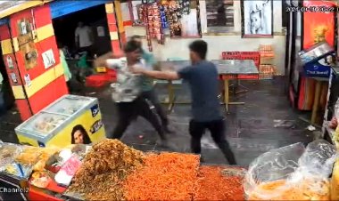 கேக் சரியில்லை என்று ஊழியரை புரட்டியெடுத்த இளைஞர்கள்!