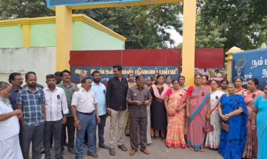 பசங்க செய்த தவறுக்கு ஆசிரியர் மீது நடவடிக்கையா? பொங்கி எழுந்து கருப்பு பேட்ச் அணிந்து பாடம் நடத்தினர்!