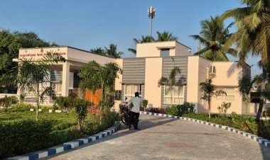 மகளிர் அணியை சேர்ந்தவருடன் கும்மாளம் போடும் மக்கள் பிரதிநிதி! அட அசிங்கமே?