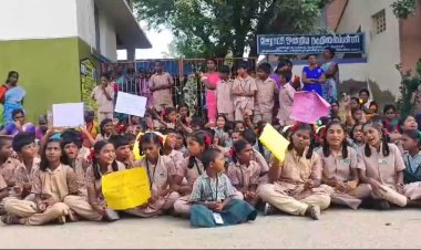 பெண்ணுக்கு முத்தம் கொடுத்த தலைமை ஆசிரியருக்கு ஆதரவாக மாணவர்கள்! பள்ளிக்கூடத்துக்கு பூட்டு! சக ஆசிரியர்கள் தூண்டுதலா என்று சிஐடி போலிசார் விசாரணை!