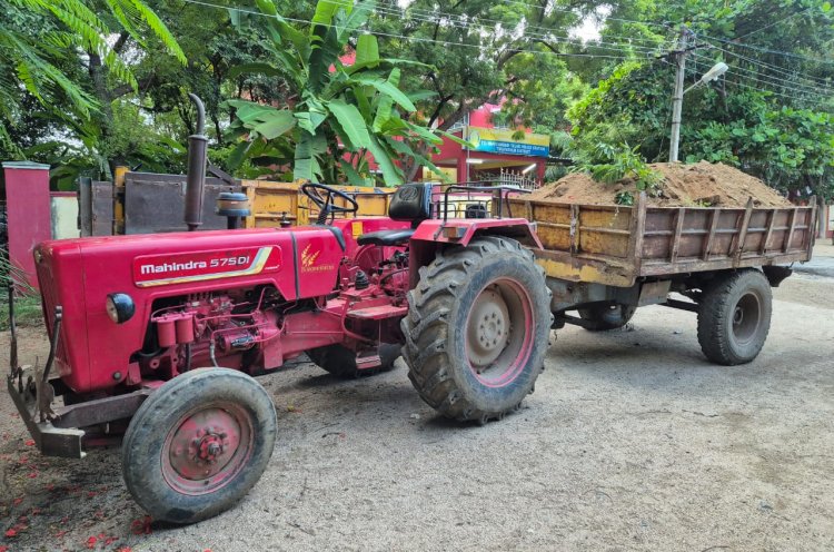 மண் அள்ளிய டிராக்டர் பறிமுதல்