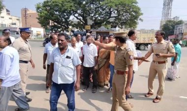  கலெக்டரிடம் மனு கொடுக்க தடைவிதித்த போலீசார்! கோபத்தில் அப்பாவி மக்கள்!