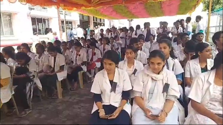 மனசாட்சியில்லாத போராட்டம்! உறுதிமொழியை புறம் தள்ளிய அரசு மருத்துவர்கள்!