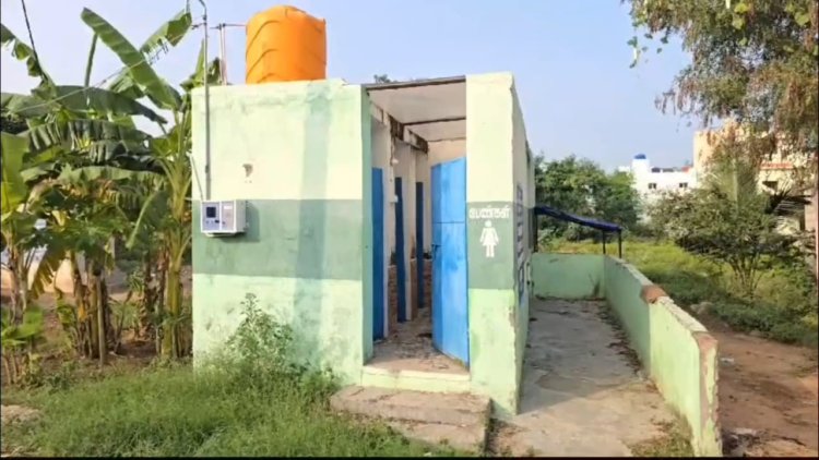 5,25,000 ரூபாய் மதிப்பீட்டில் கட்டப்பட்ட சுகாதார வளாகம் வேஸ்ட்!