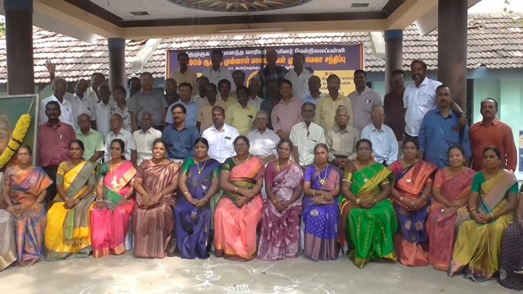 முன்னாள் மாணவர்கள் நெகிழ்ச்சி!