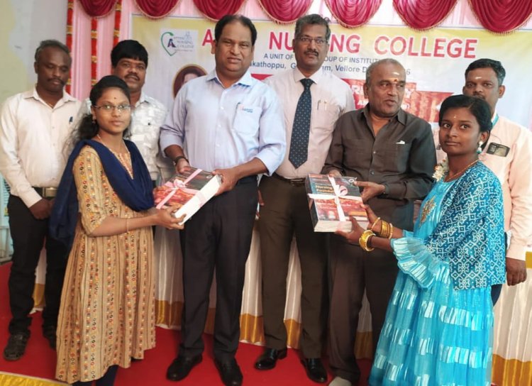 அரசு பொது தேர்வில் சிறப்பிடம் பிடித்த மாணவிகளுக்கு பரிசுகள் வழங்கிய நறுவீ சம்பத்!