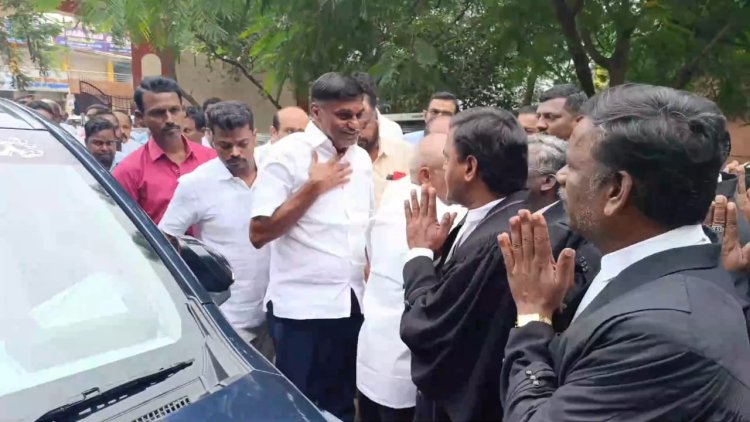 தேர்தல் பிரமாணபத்திரத்தில் பொய் தகவல்! முன்னாள் அமைச்சர் வீரமணி கோர்ட்டில் ஆஜர்!