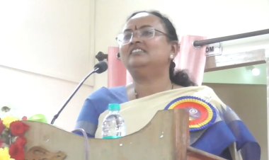 எங்கும் தமிழ்... எதிலும் தமிழ்... இங்கு இல்லையா?!திருவள்ளூவர் பல்கலையில் ஆங்கிலத்தில் நடைபெற்ற விழா!