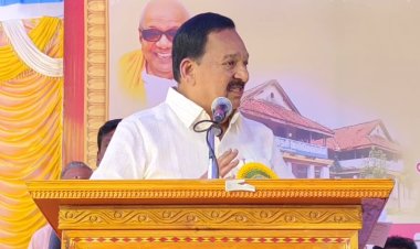 புலிப்பால் கேட்டாலும் தருவேன் அமைச்சர் காந்தி! அய்யா எங்க ஊர் சாலையை சீரமைங்க மக்கள்!