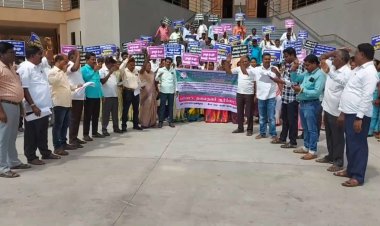 கொதித்தெழுந்த ஊராட்சி செயலாளர்கள்!