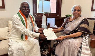 20 கோடி பாலிசிதாரர்கள் பாதிக்கப்படுவர்... நிர்மலா சீதாராமனிடம் திருநெல்வேலி எம்பி மனு!