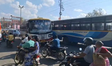 சாலையில் நொண்டிய அரசு பஸ்! போக்குவரத்து நெரிசலில் சிக்கிய மக்கள்!