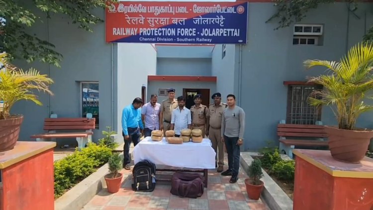 ரயிலில் பிடிபட்ட கஞ்சா கட்டுகள்!