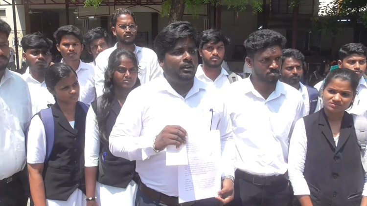 சட்டக்கல்லூரி மாணவர்கள் ஆட்சியரிடம் மனு!