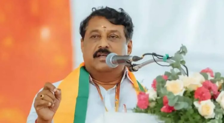 தலைவரானதும் அண்ணாமலையை காலணி அணியவைத்த நயினார் நாகேந்திரன்!