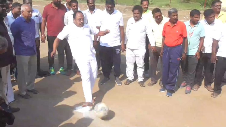 கால்பந்து போட்டி எம்.எல்.ஏ.துவங்கினார் எம்.பி பரிசளித்தார்!