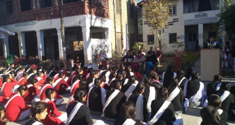 அரசு பள்ளி மாணவர்கள் 100க்கு 100 எடுக்கக்கூடாதா?