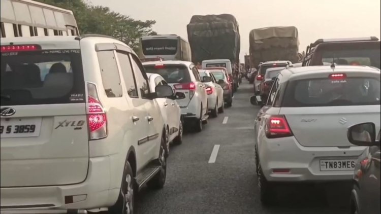 தொடர்ந்து வாகன நெரிசலில் சிக்கும் ஆம்பூர் தேசிய நெடுஞ்சாலை! பராக்கு பார்க்கும் போலீஸ்!