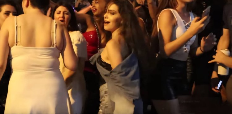 தாய்லாந்து அழகிகளின் ஆபாச நடனம்! பேர்னாம்பட்டு ஜிஎஸ்டி மோசடி பேர்வழிகளின் சுகவாசம்!