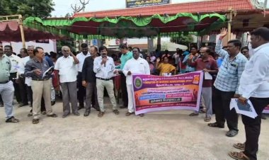   இதையெல்லாம் அரசு அலுவலர்களுக்கு கொடுக்கனுமாம்! போராட்டம் நடத்துறாங்களே?