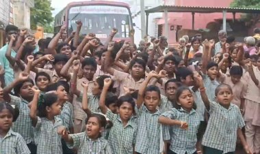 ஆசிரியரை பணி மாறுதல் செய்யக்கூடாது அரசு பேருந்து சிறை பிடிப்பு!