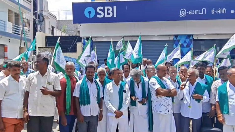 கட்டிங் கேட்கும் வங்கி மேலாளர்கள்! முற்றைகையிட்ட விவசாயிகள்!