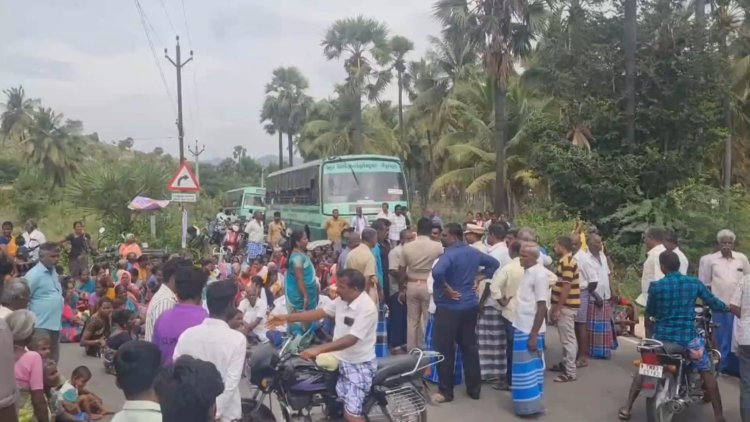 சிறை பிடிக்கப்பட்ட அரசு  பேருந்து!