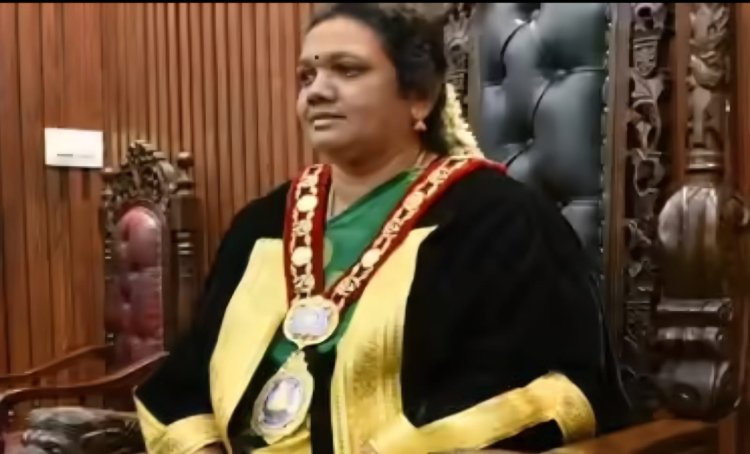 மதுரை மேயர் இந்திராணி பதவி விலக கோரி அதிமுக குரலெழுப்புமா?