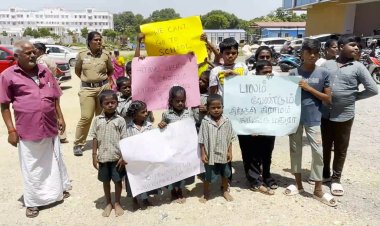 மாணவர்கள் கையில் “பாலம் வேண்டும்” பதாகைகள்!