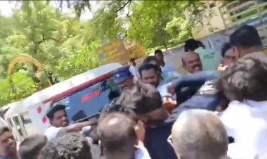  அவதூறு போஸ்ட்டர் ஒட்டிவரை தட்டி கேட்ட தவெக நிர்வாகி தாக்கப்பட்டார்! கைது ஏதும் இல்லையாம்!