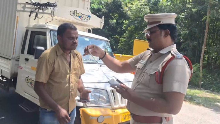 வேலூர் ஆர்.டி.ஓ சோதனை! அப்பாடா இப்போதாவது சோதனை செய்து அரசுக்கு லாபம் கொடுத்தீர்களே!