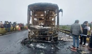 ஆந்திரா பேருந்து எரிந்ததில் 25 பயணிகள் உயிரிழந்தனர்!