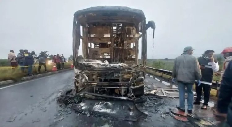 ஆந்திரா பேருந்து எரிந்ததில் 25 பயணிகள் உயிரிழந்தனர்!